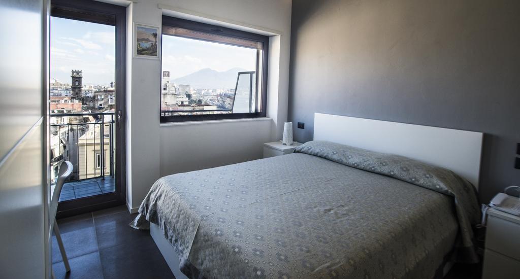 نابولي B&B Locanda Mediterranea الغرفة الصورة